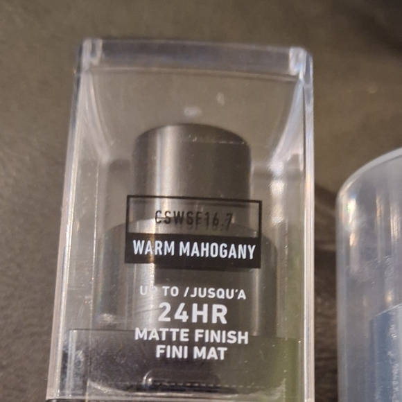 Makeup - Picture 2 of 3